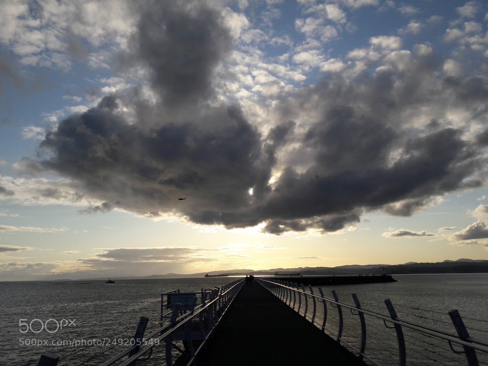 Samsung Galaxy J7 sample photo. Nuvem acima. clouds above. photography