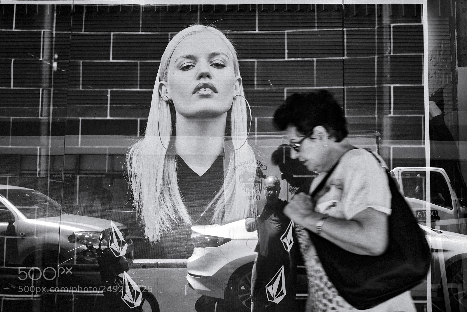 Fujifilm X100S sample photo. Urban faces and silence photography