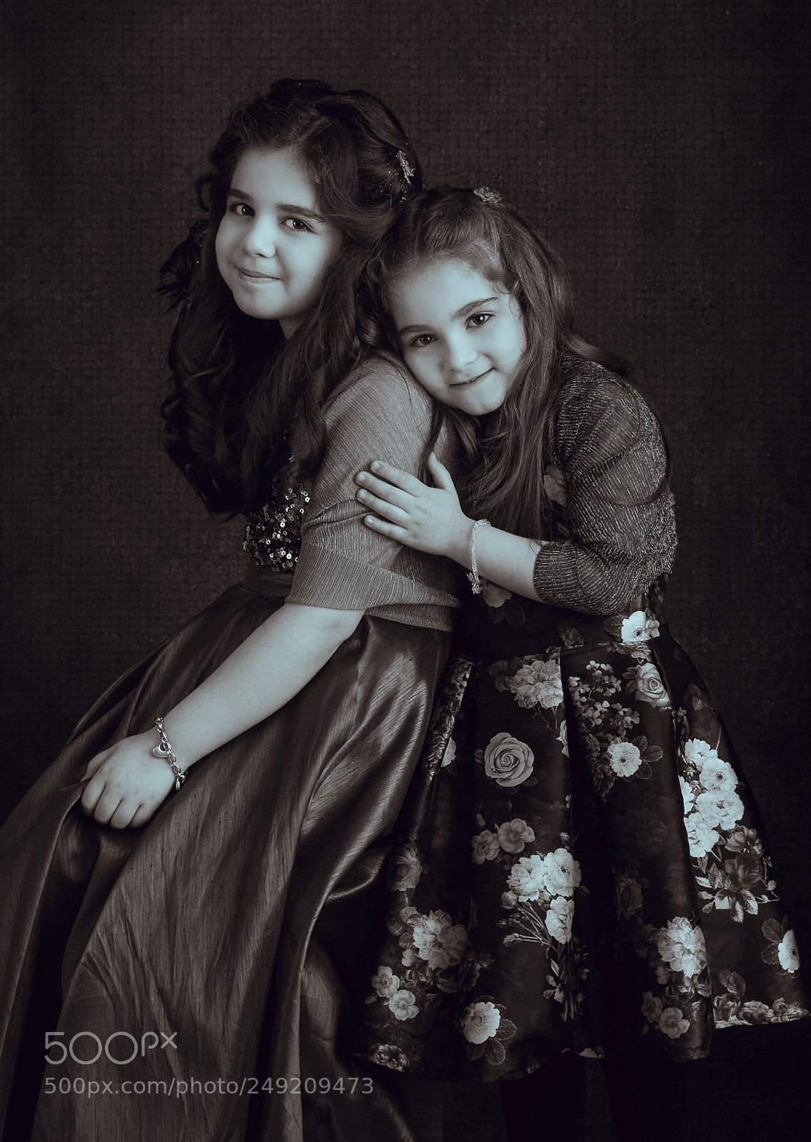 Canon EOS 5D Mark IV sample photo. Sisters photography