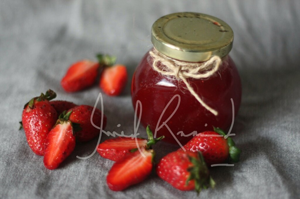 Canon EOS 450D (EOS Rebel XSi / EOS Kiss X2) sample photo. #strawberry #jam with #lemon shot #natural light unprocessed photography