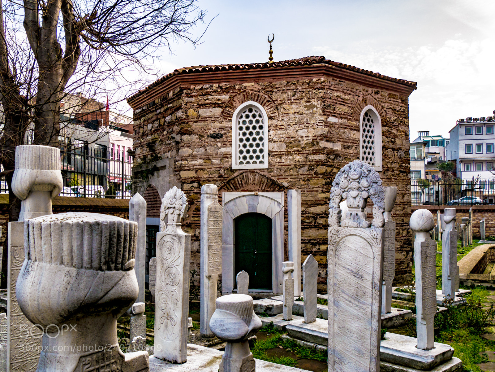 Panasonic Lumix DMC-G85 (Lumix DMC-G80) sample photo. Historical graveyard photography