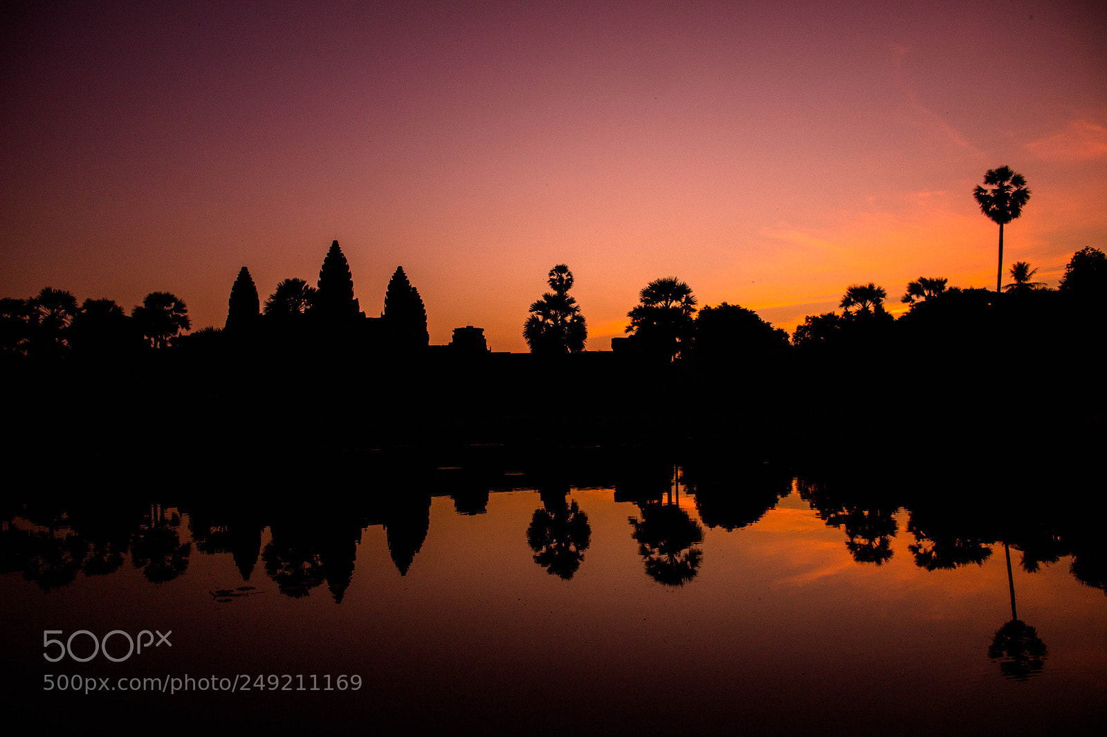 Canon EOS 1200D (EOS Rebel T5 / EOS Kiss X70 / EOS Hi) sample photo. Angkor wat sunrise photography