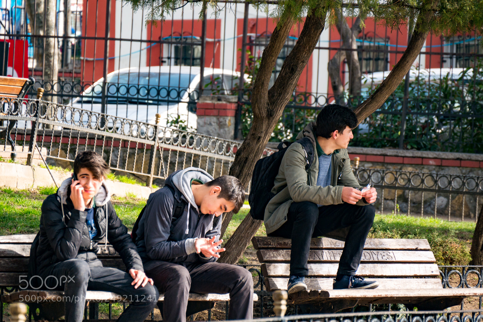 Panasonic Lumix DMC-G85 (Lumix DMC-G80) sample photo. Students hanging out in photography