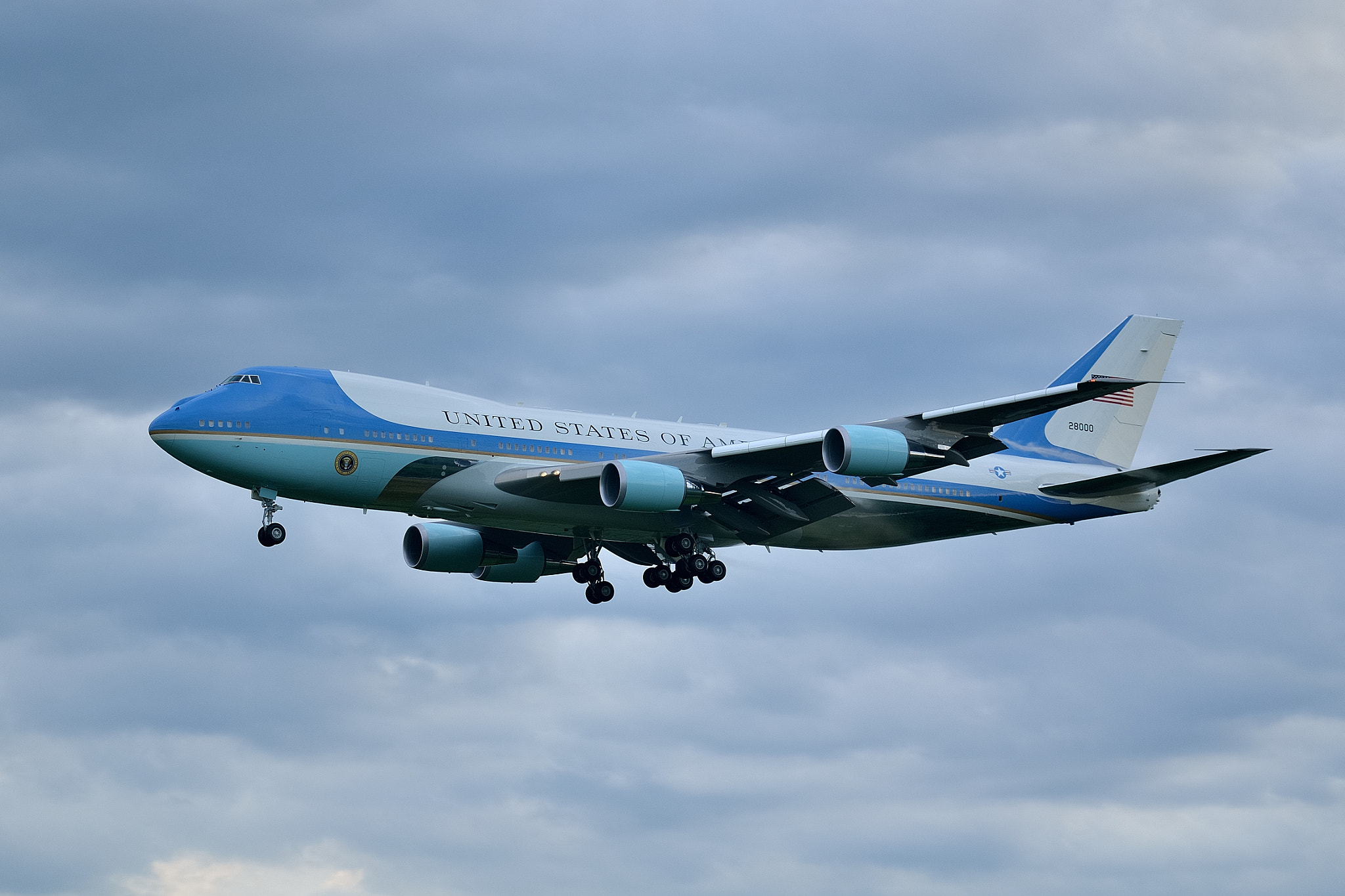 Sigma APO 100-300mm F4 EX IF HSM sample photo. Air force one - boeing 747-200b photography