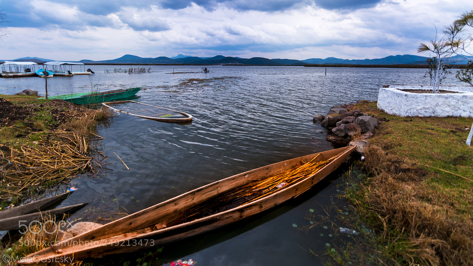 Nikon D7100 sample photo. An old floating boat. photography