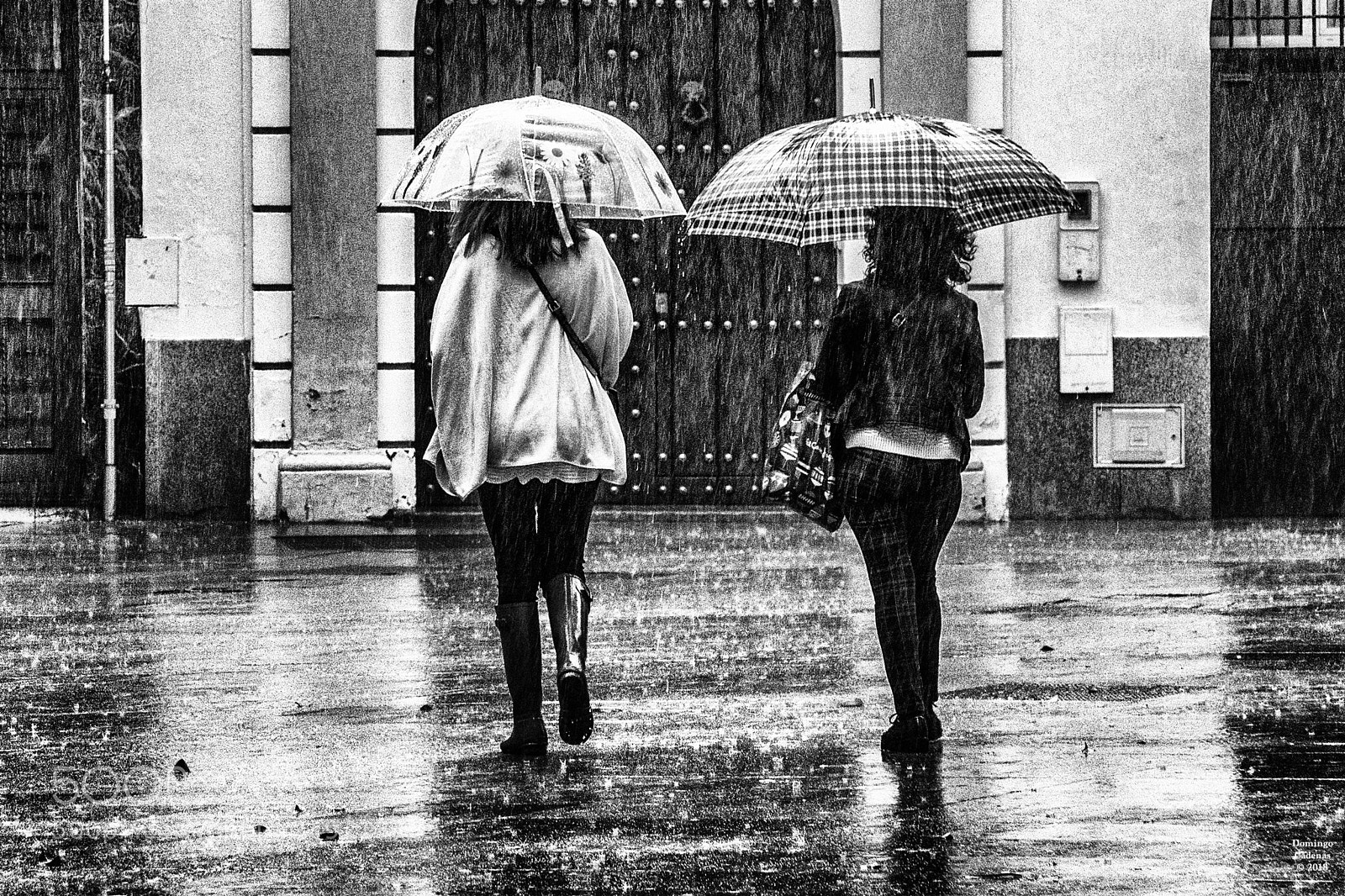 Olympus OM-D E-M10 II sample photo. Llueve photography