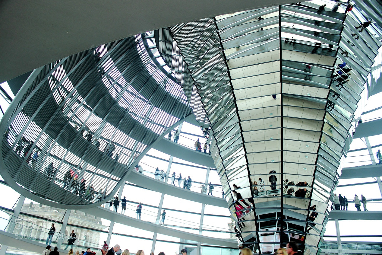 Canon EOS 600D (Rebel EOS T3i / EOS Kiss X5) sample photo. Reichstag, berlin photography