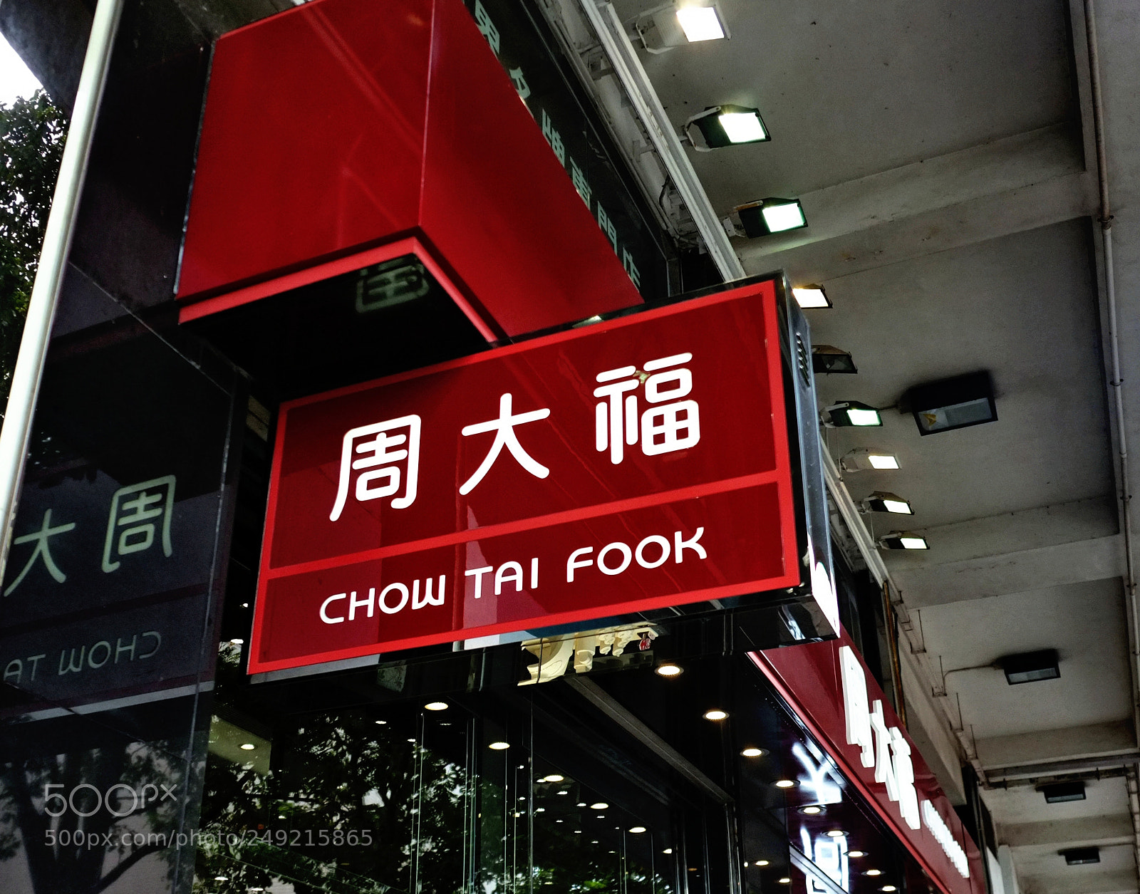 Fujifilm FinePix X100 sample photo. Chow tai fook shopping photography