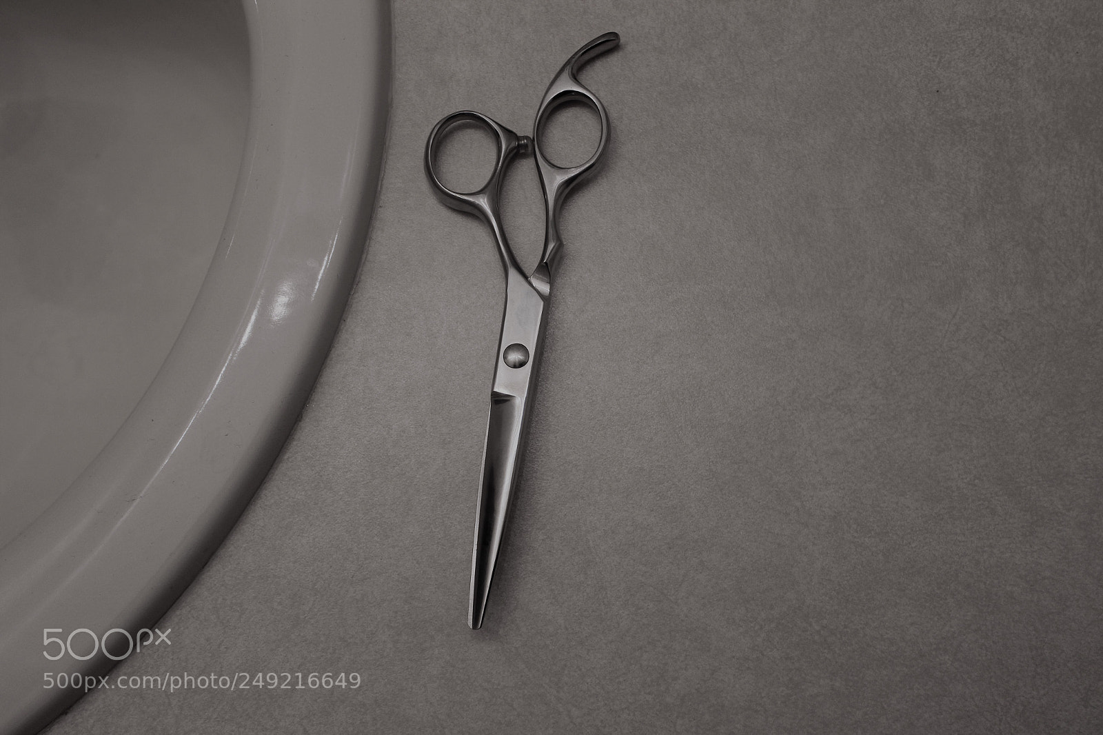 Canon EOS 600D (Rebel EOS T3i / EOS Kiss X5) sample photo. Scissors sink photography
