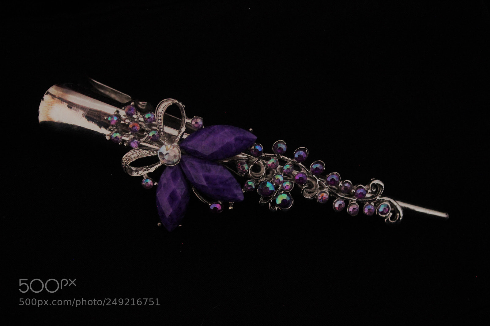 Canon EOS 600D (Rebel EOS T3i / EOS Kiss X5) sample photo. Purple hair clip photography