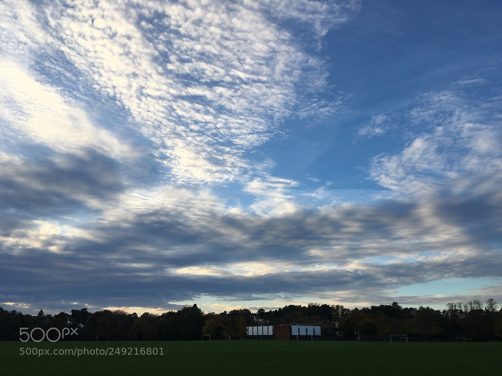 Apple iPhone SE sample photo. Sky photography