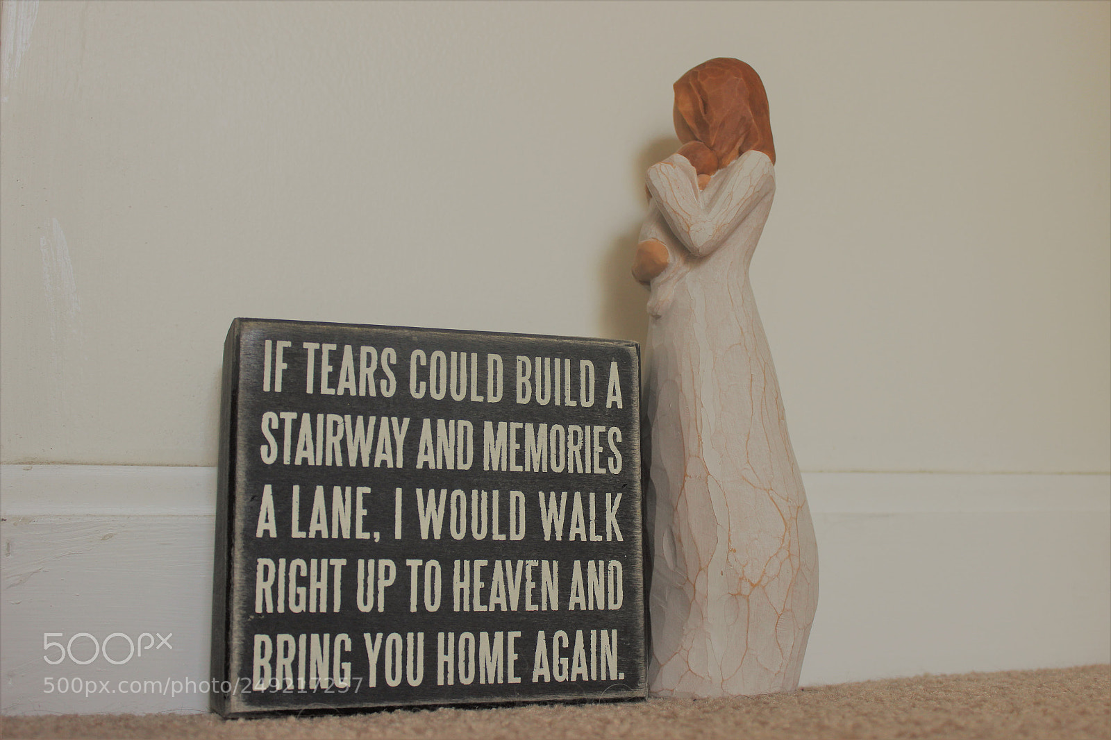 Canon EOS 600D (Rebel EOS T3i / EOS Kiss X5) sample photo. Grief figurine photography