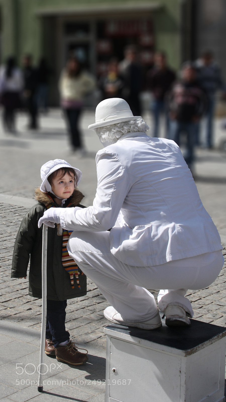 Canon EOS 1000D (EOS Digital Rebel XS / EOS Kiss F) sample photo. White clown photography