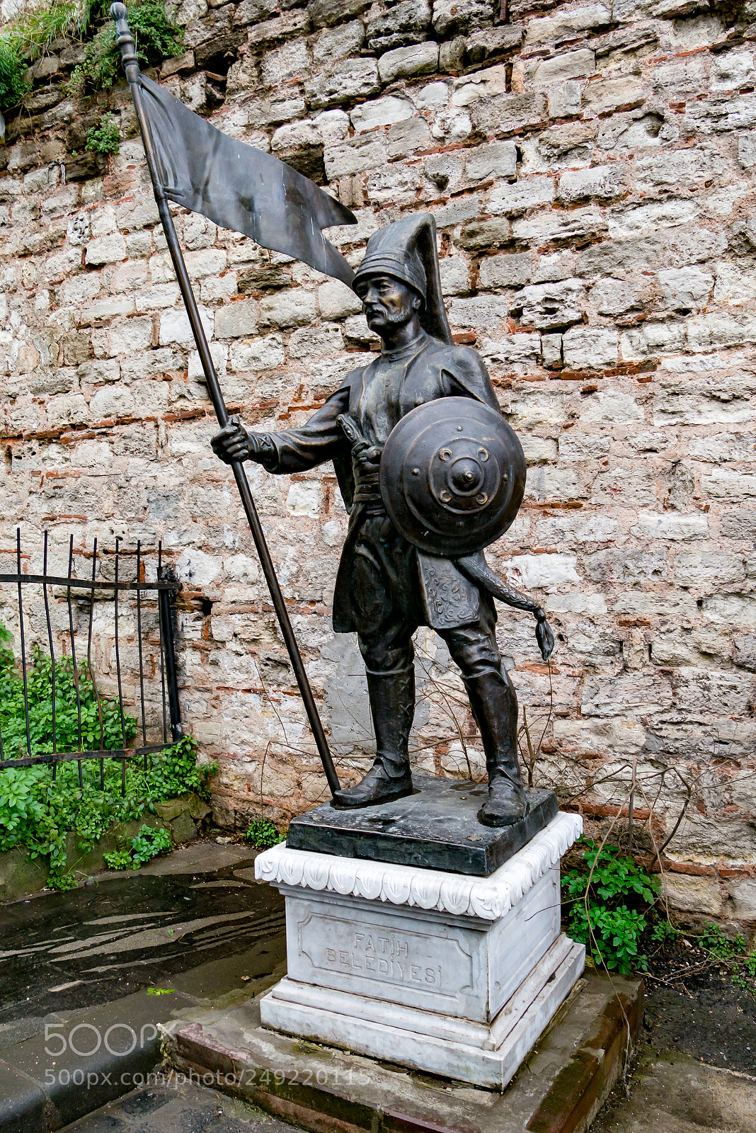 Panasonic Lumix DMC-G85 (Lumix DMC-G80) sample photo. Elite soldier statute of photography