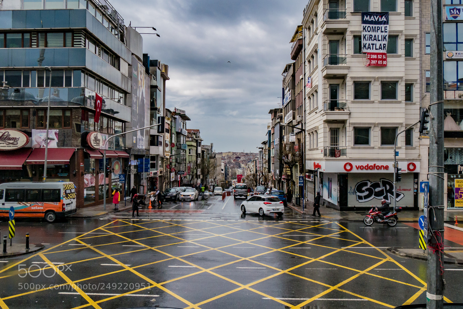 Panasonic Lumix DMC-G85 (Lumix DMC-G80) sample photo. Standing on crossroads photography