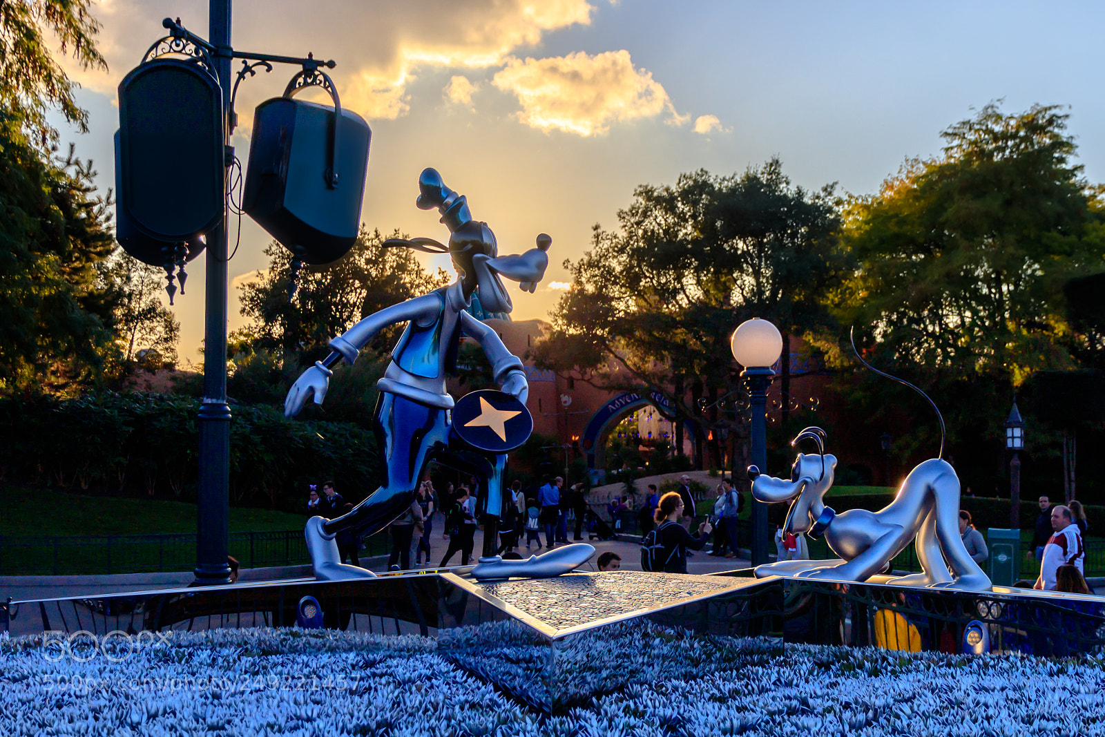 Canon EOS 80D sample photo. Statue at disneyland paris photography
