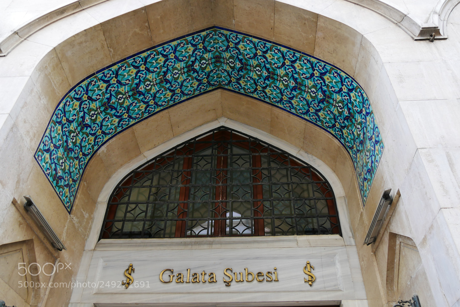 Panasonic Lumix DMC-G85 (Lumix DMC-G80) sample photo. Galata district views, buildings photography