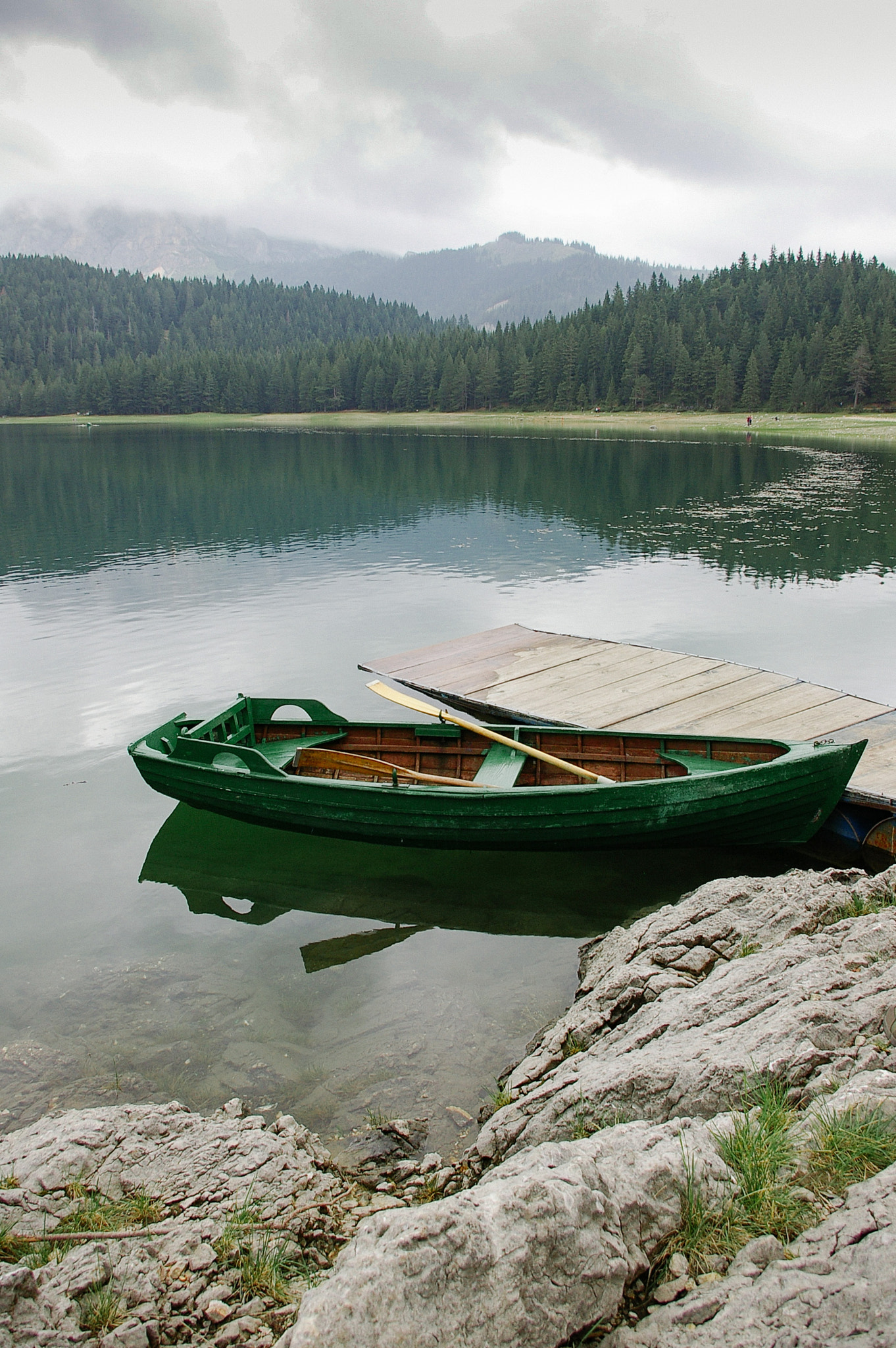 Pentax *ist DS sample photo. Black lake photography
