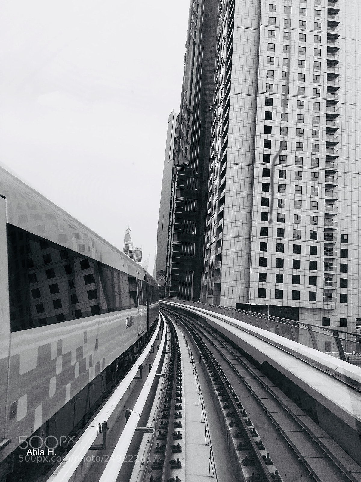 Apple iPhone 6s Plus sample photo. Metro photography