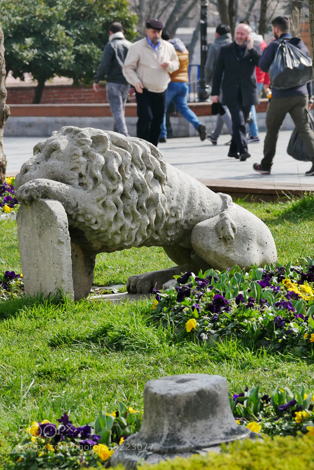 Panasonic Lumix DMC-G85 (Lumix DMC-G80) sample photo. Old bribes- statues, and photography