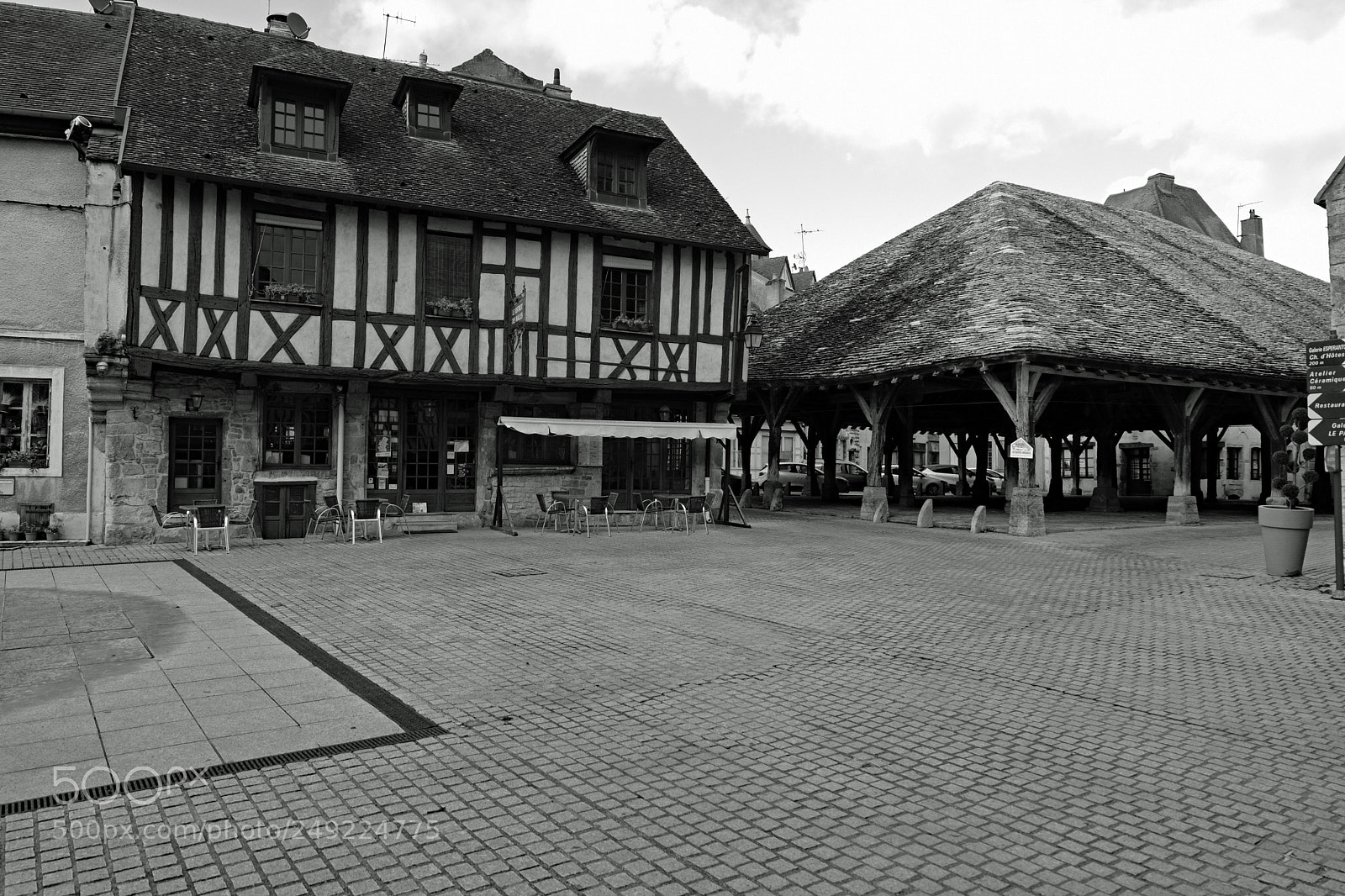 Fujifilm X-T20 sample photo. Halle de nolay c photography