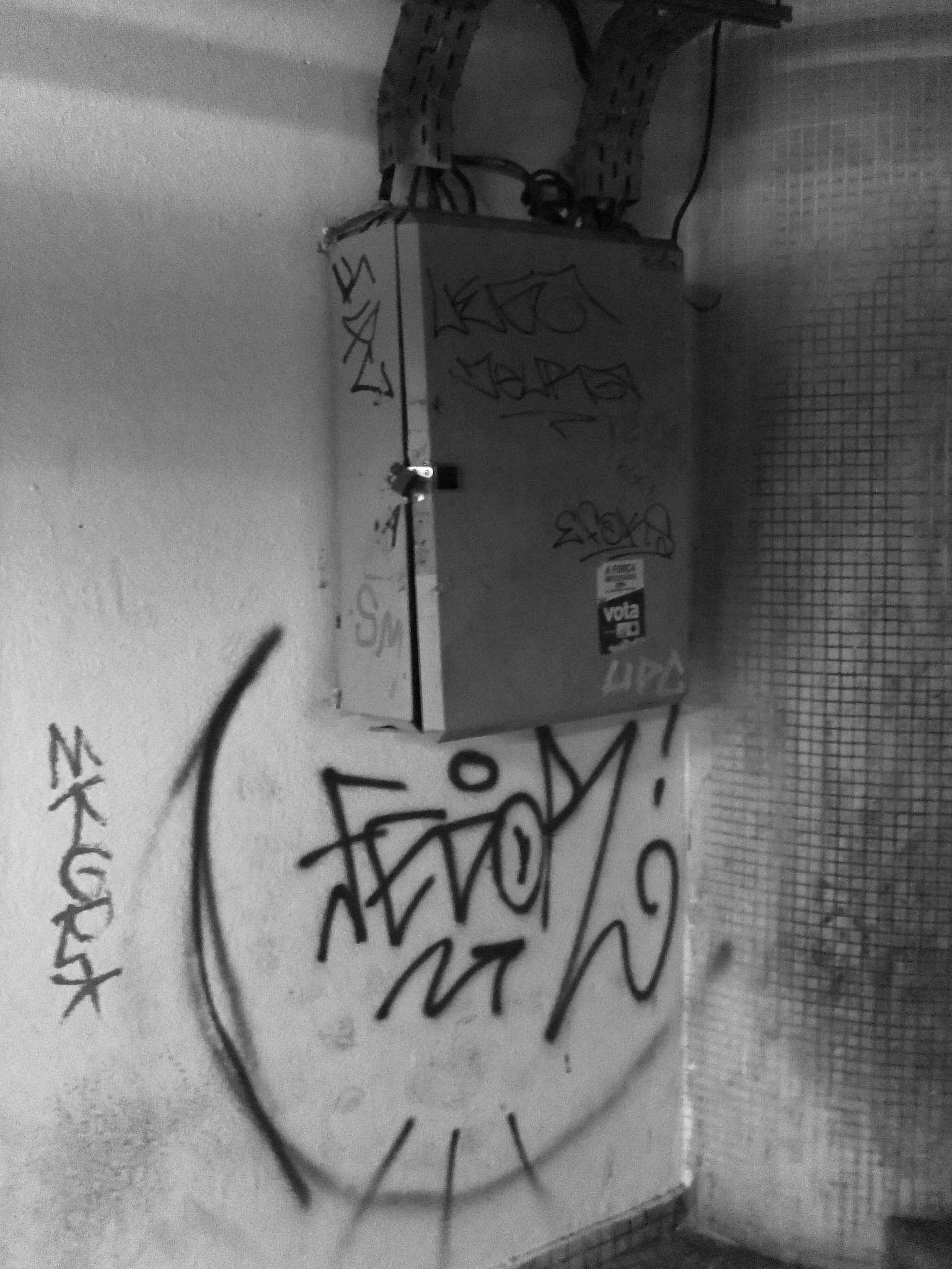 FujiFilm FinePix Z800EXR (FinePix Z808EXR) sample photo. Graffiti tagging photography