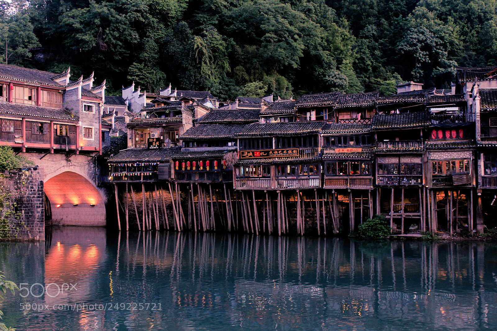 Canon EOS 1200D (EOS Rebel T5 / EOS Kiss X70 / EOS Hi) sample photo. Fenghuang river photography