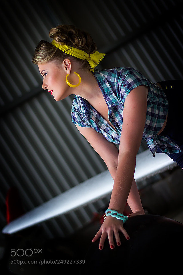 Canon EOS 600D (Rebel EOS T3i / EOS Kiss X5) sample photo. Garage girl photography