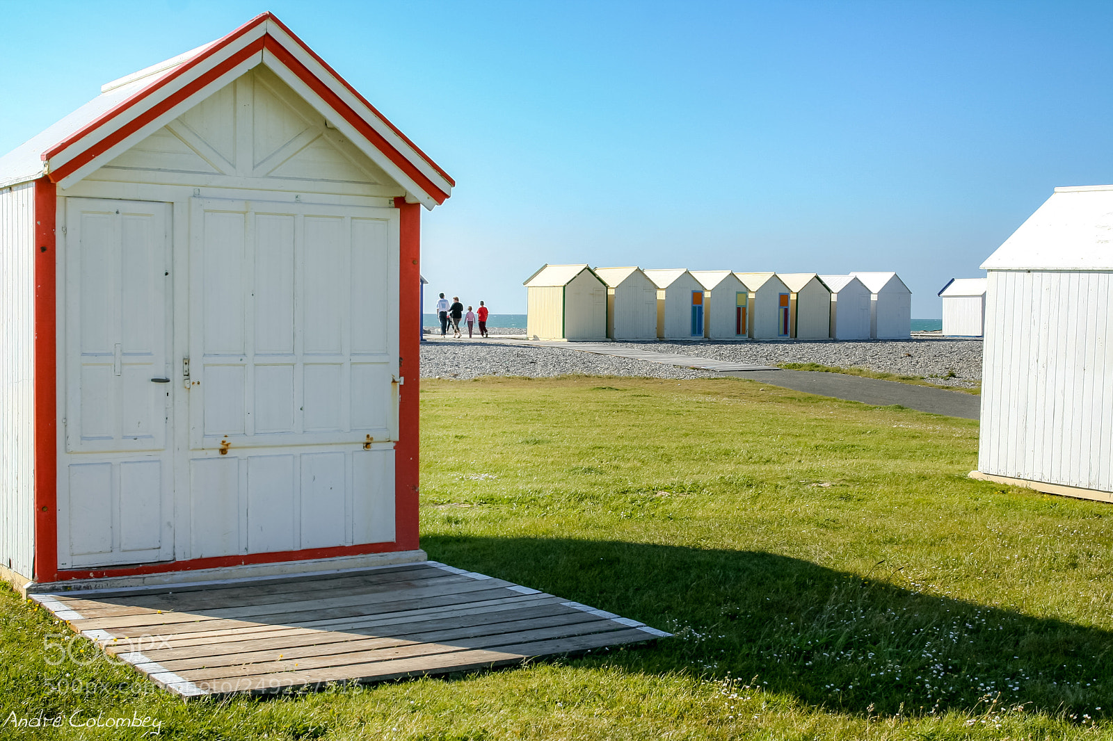 Canon EOS 350D (EOS Digital Rebel XT / EOS Kiss Digital N) sample photo. Beach hut photography