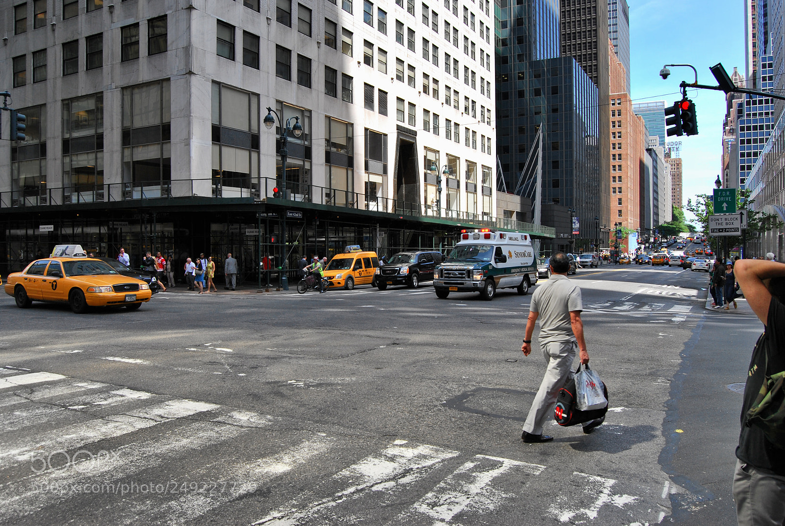 Nikon D60 sample photo. Street crossing photography