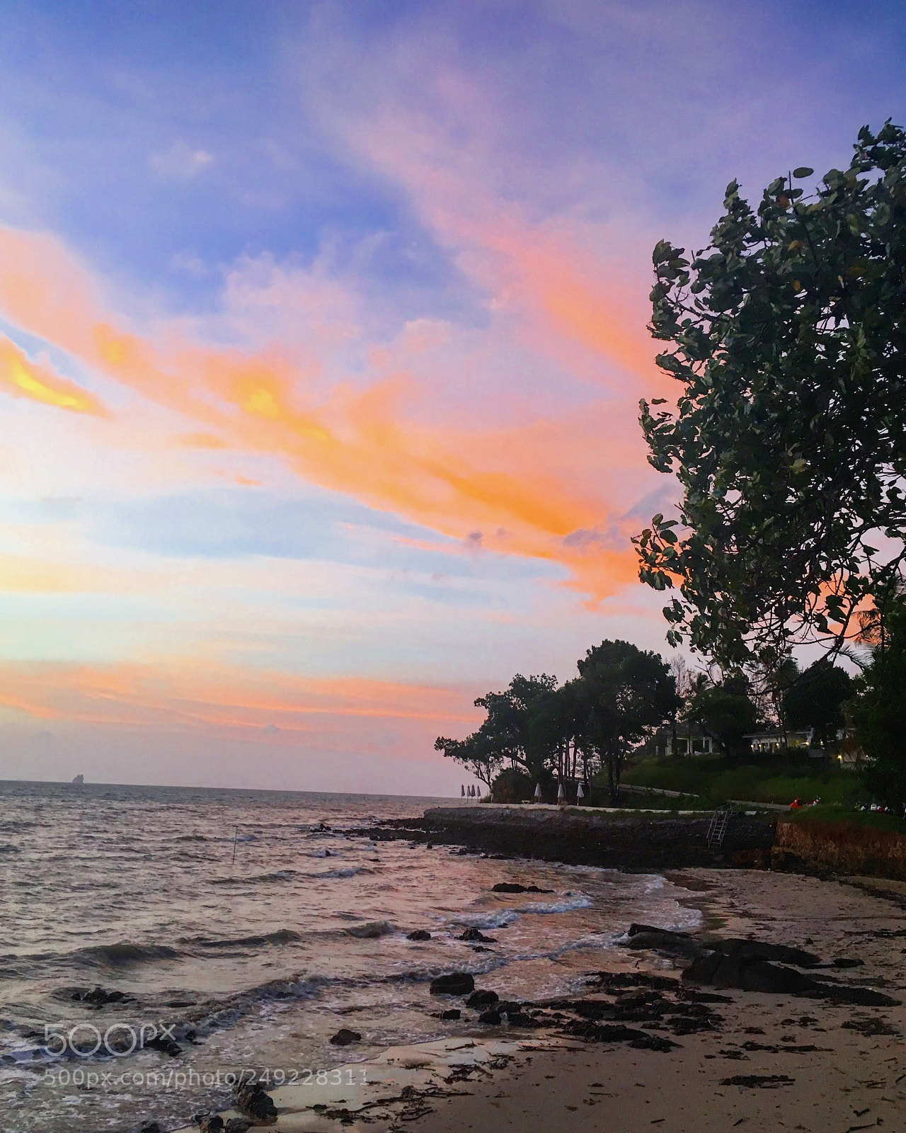 Apple iPhone SE sample photo. Beyond the sky ? photography