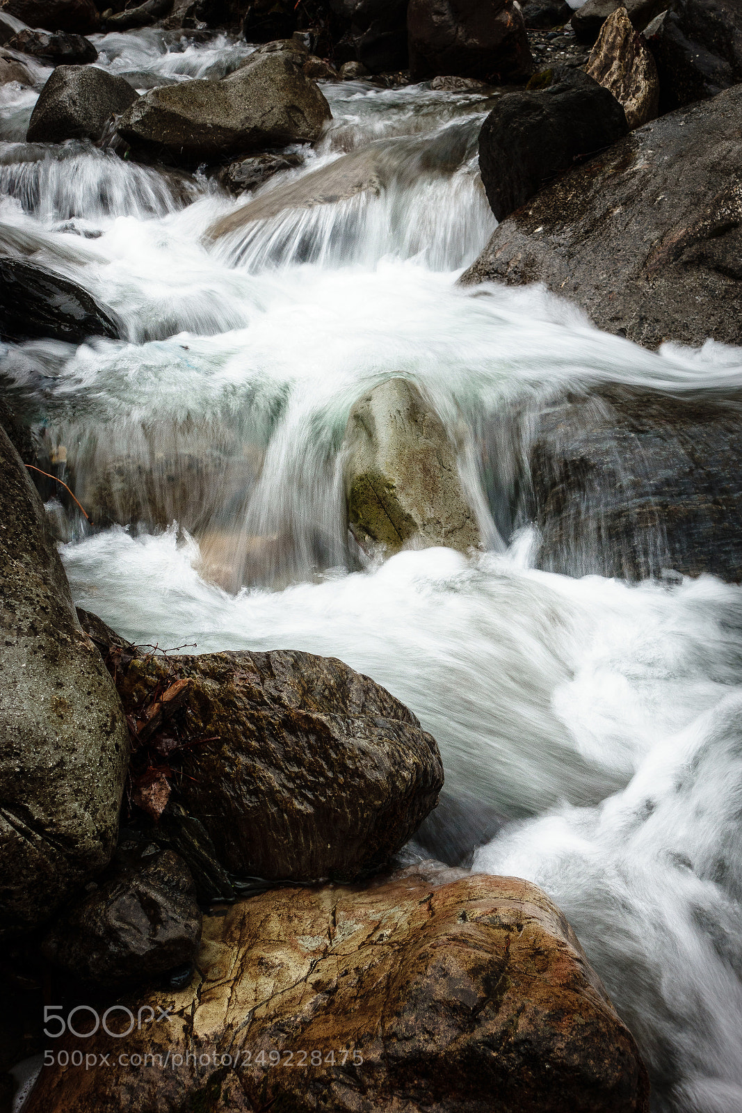 Sony DSC-RX100M5 sample photo. River and rocks photography
