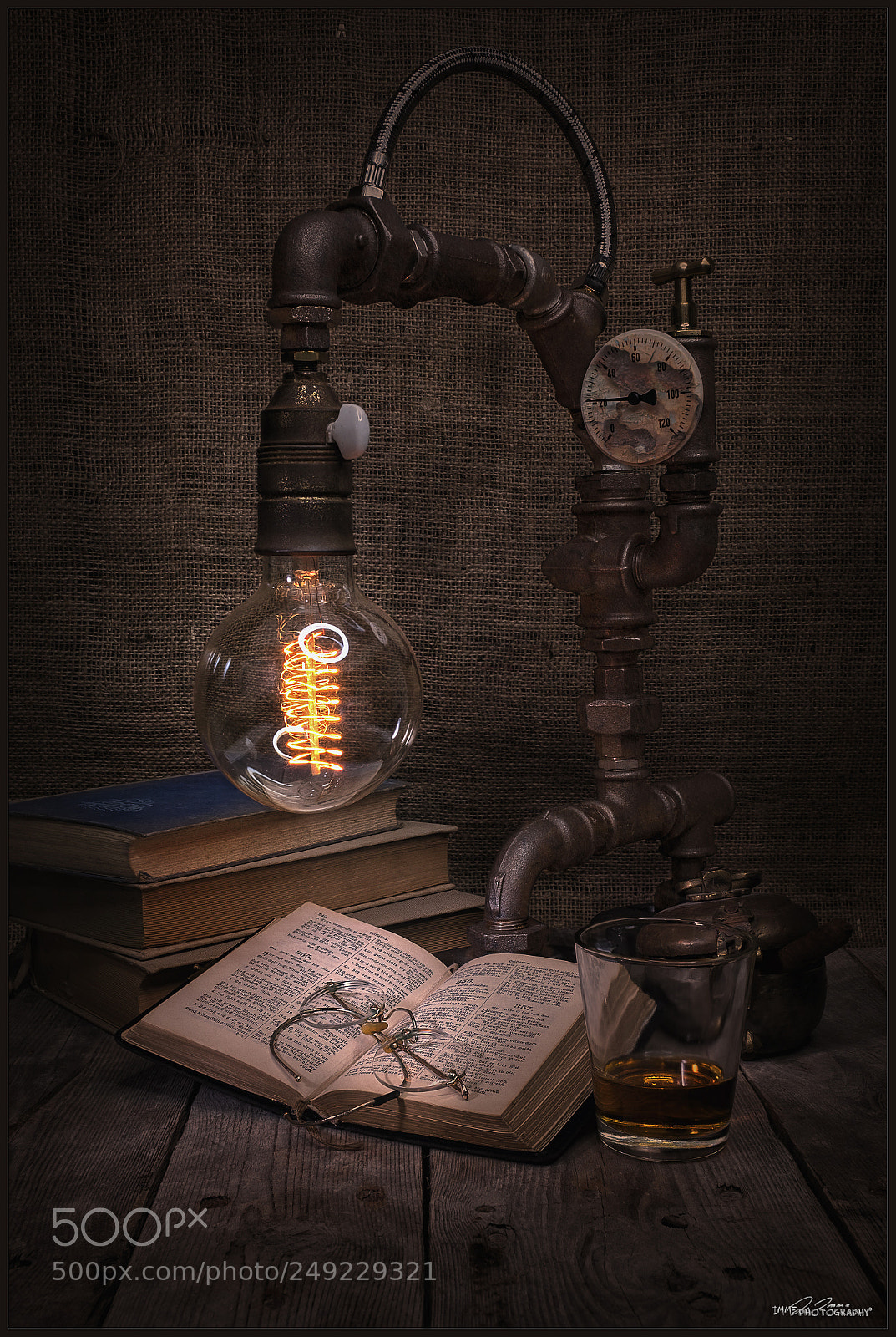 Fujifilm X-T2 sample photo. Vintage light photography