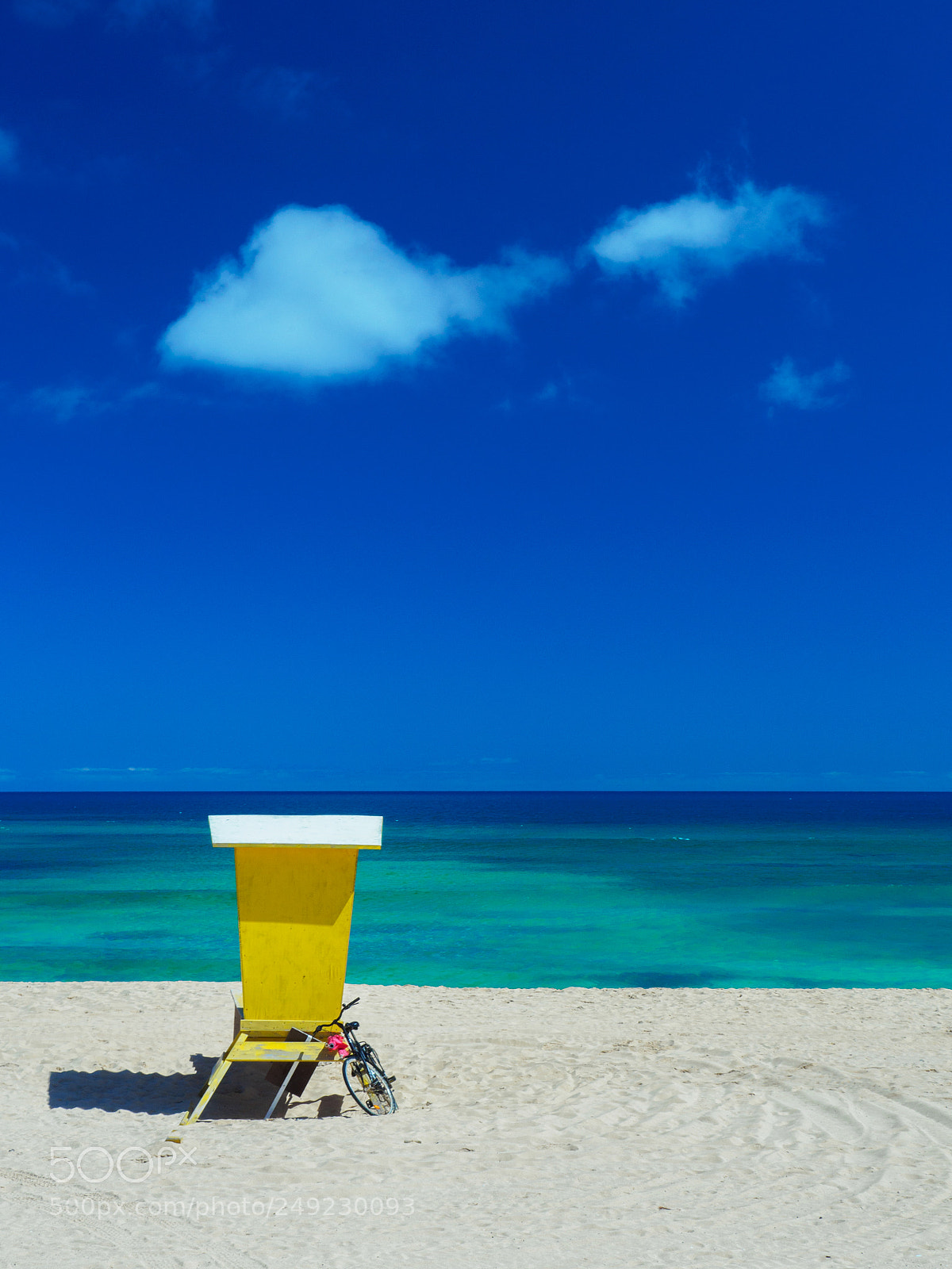 Olympus OM-D E-M5 II sample photo. Life guard cabin photography