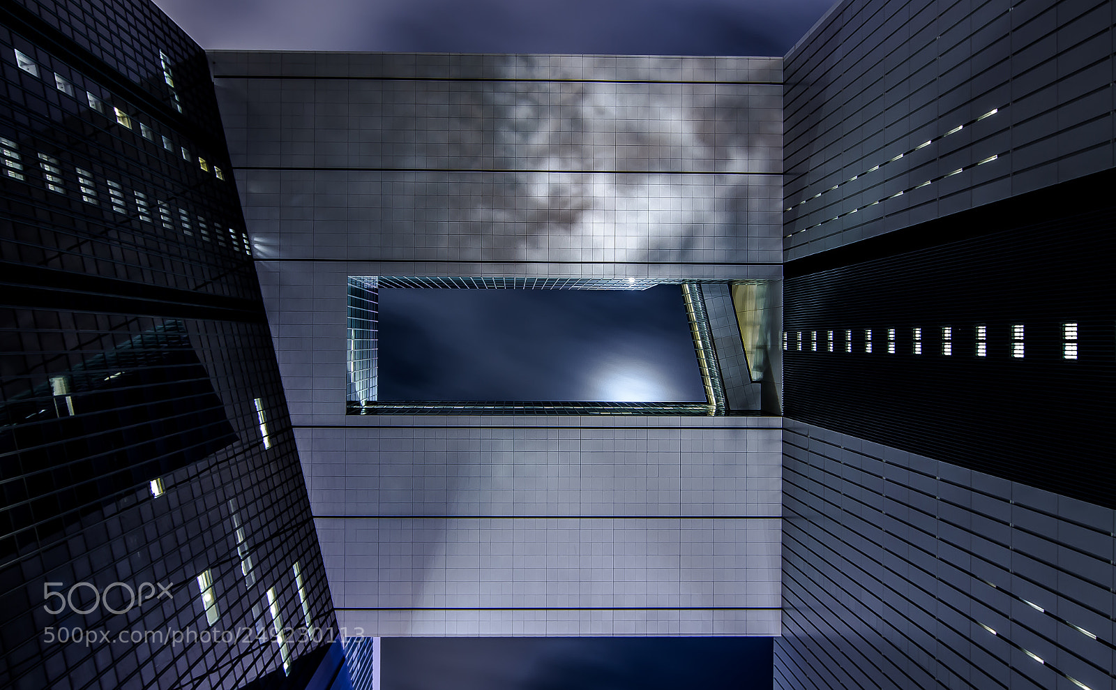 Canon EOS 700D (EOS Rebel T5i / EOS Kiss X7i) sample photo. Hong kong moonlight photography