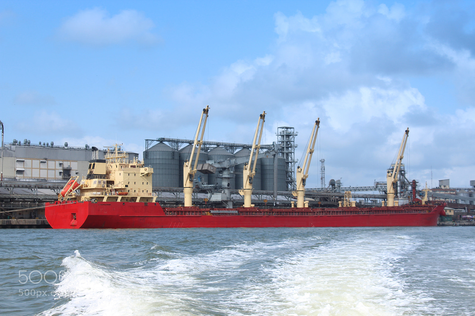 Canon EOS 1300D (EOS Rebel T6 / EOS Kiss X80) sample photo. Cargo ship at berth photography