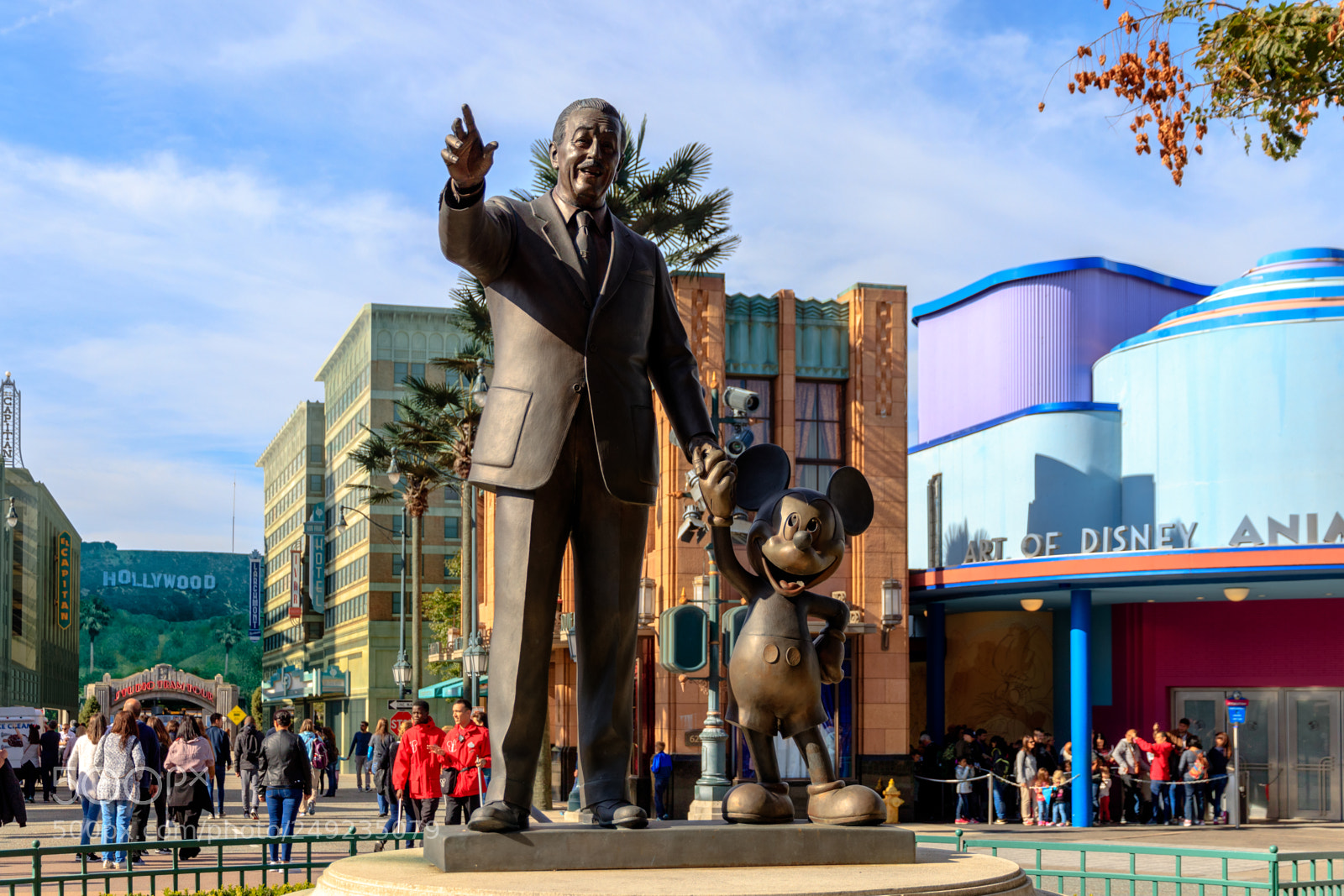 Canon EOS 80D sample photo. Statue at disney bros photography