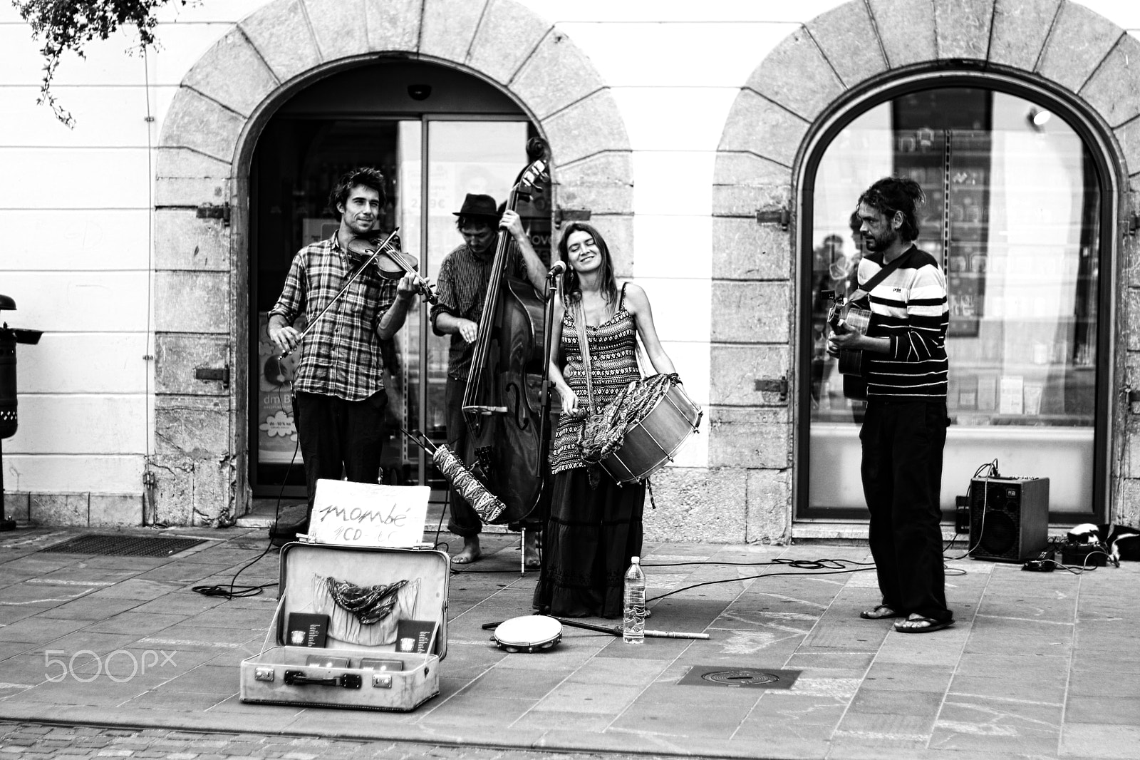Canon EOS 750D (EOS Rebel T6i / EOS Kiss X8i) sample photo. Street musicians photography