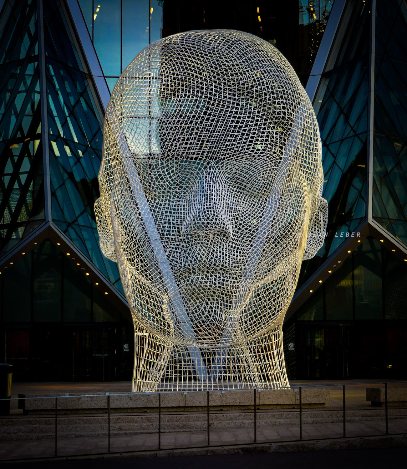 Panasonic Lumix DMC-FZ2500 (Lumix DMC-FZ2000) sample photo. Wonderland sculpture photography
