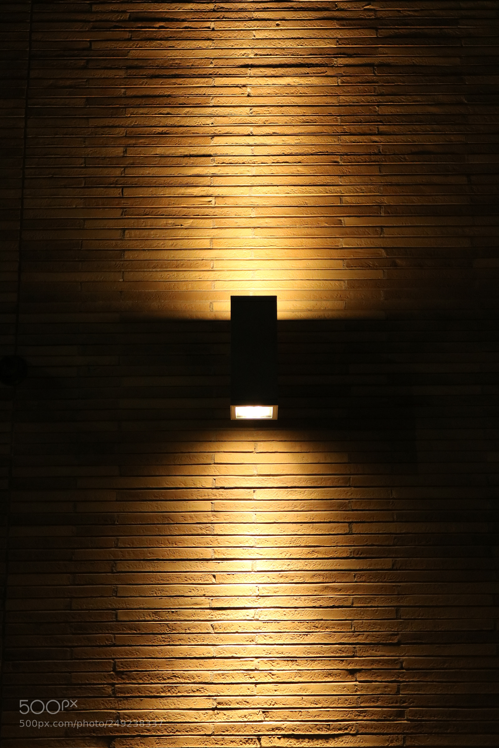 Canon EOS 750D (EOS Rebel T6i / EOS Kiss X8i) sample photo. Streelight photography