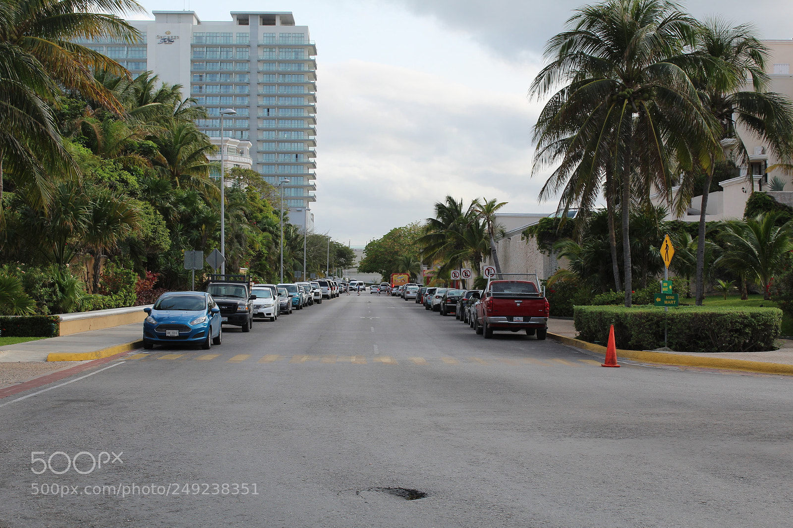 Canon EOS 1200D (EOS Rebel T5 / EOS Kiss X70 / EOS Hi) sample photo. Road photography