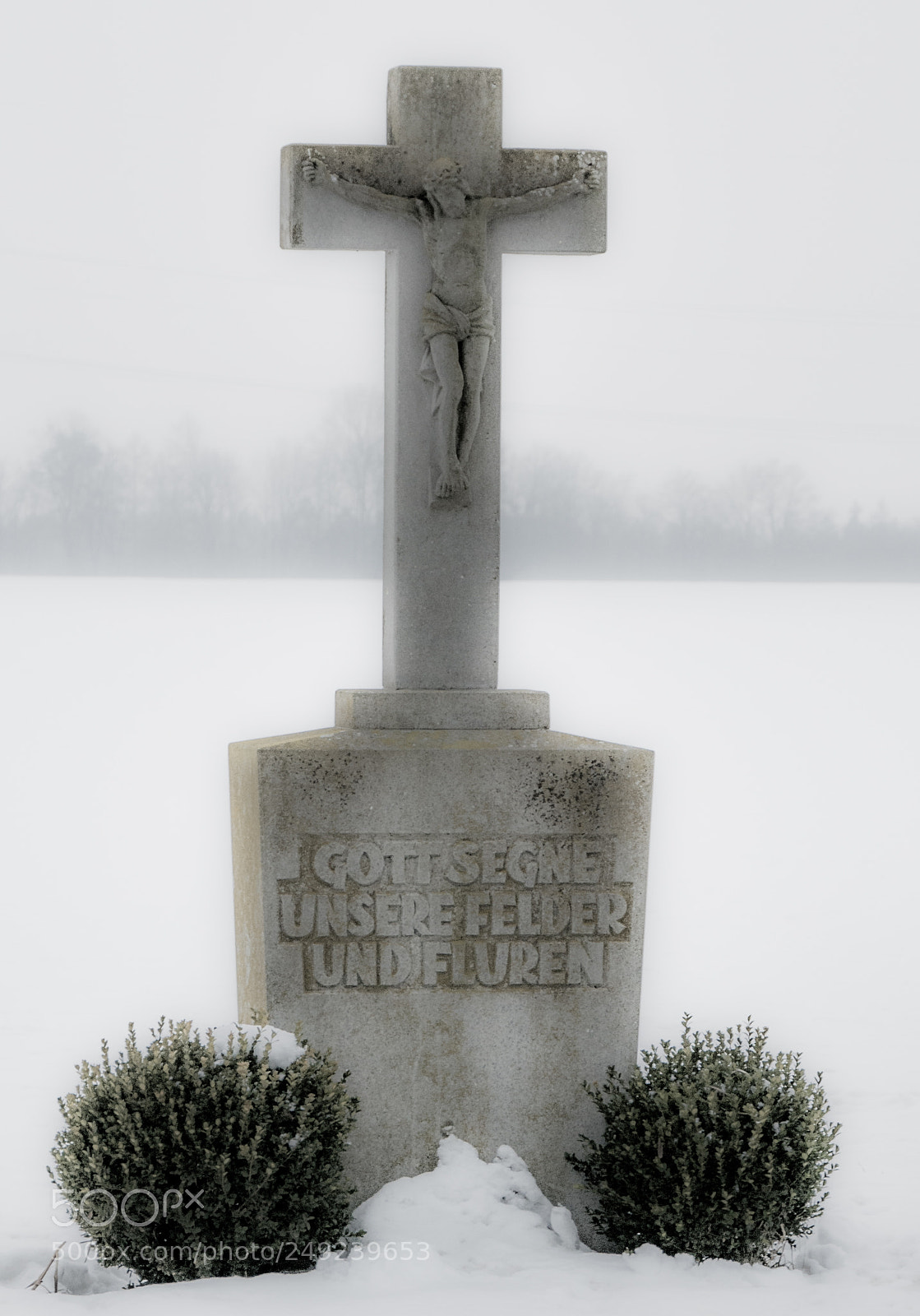 Panasonic DMC-G70 sample photo. Cross on winter field photography