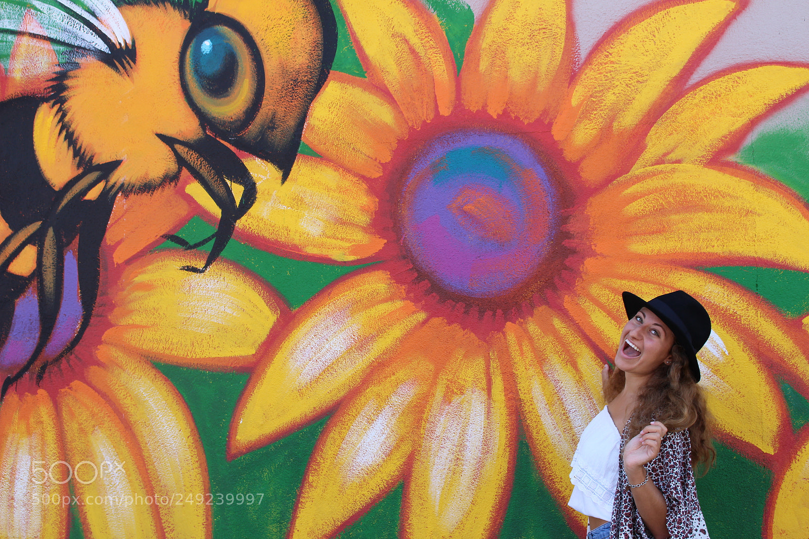 Canon EOS 700D (EOS Rebel T5i / EOS Kiss X7i) sample photo. Queen bee photography