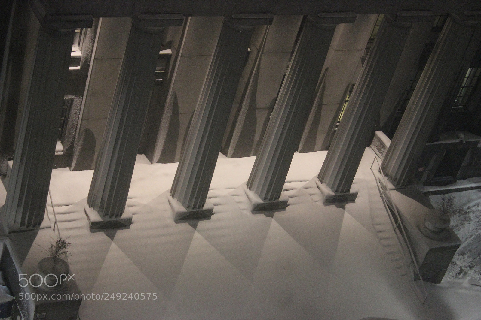 Canon EOS 600D (Rebel EOS T3i / EOS Kiss X5) sample photo. Concrete and snow photography