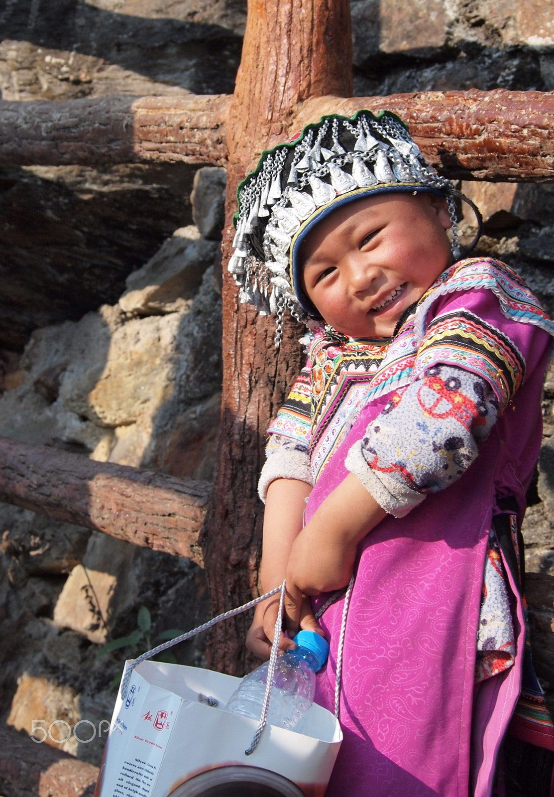 Olympus PEN E-P2 sample photo. Cutest girl in rural yunnan 元陽哈尼族女孩的燦爛笑容 photography