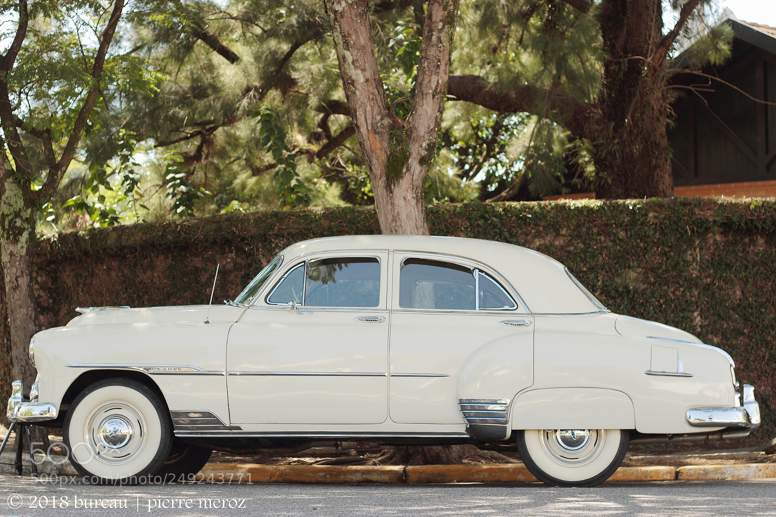 Canon EOS 600D (Rebel EOS T3i / EOS Kiss X5) sample photo. Old boy resting photography