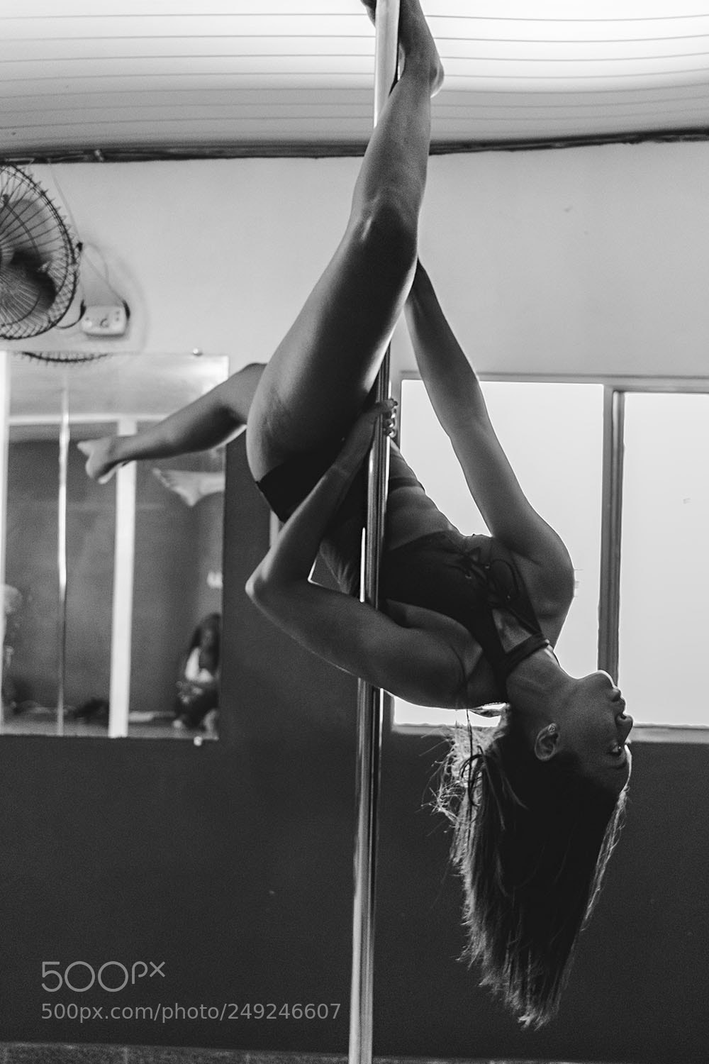 Canon EOS 1300D (EOS Rebel T6 / EOS Kiss X80) sample photo. Pole dance photography
