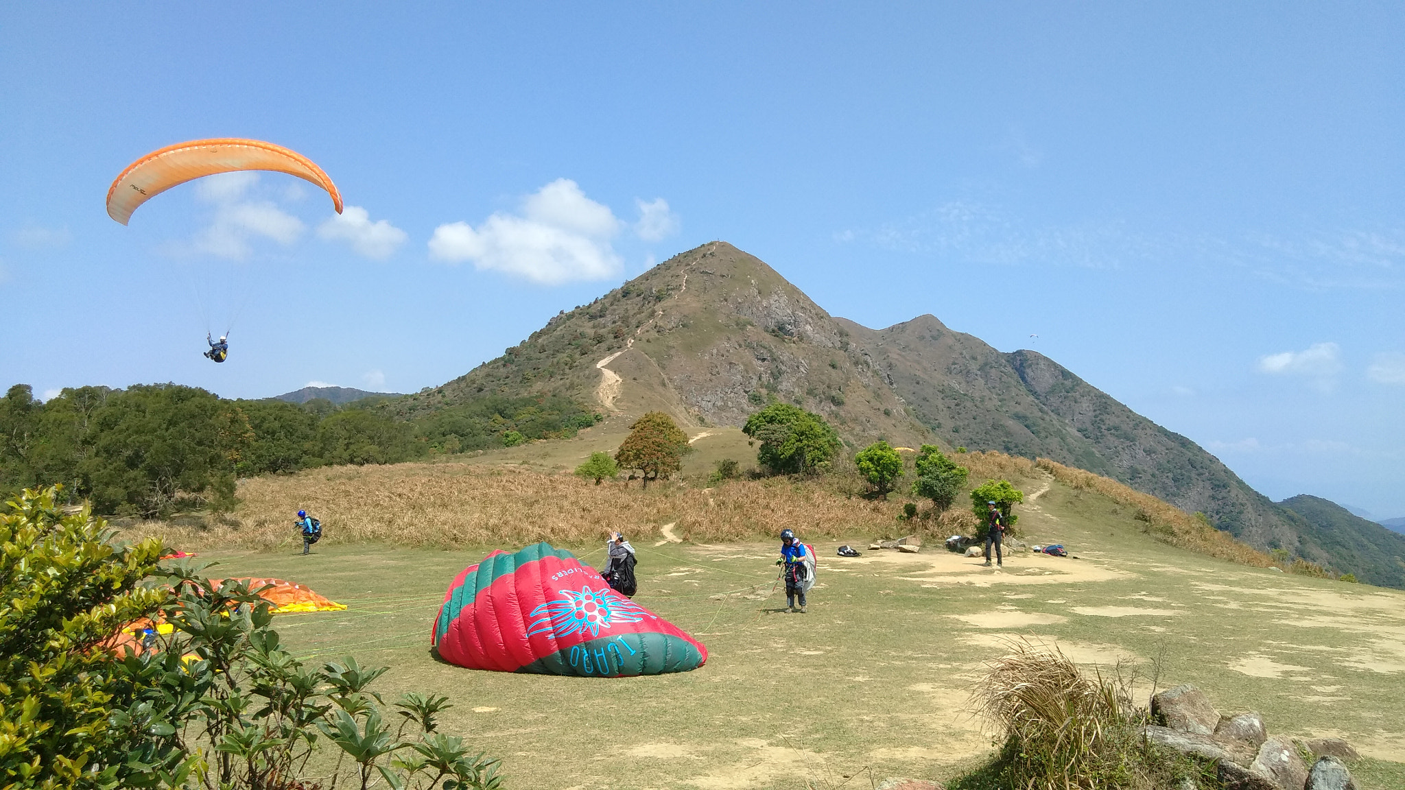 ASUS ZenFone 4 Selfie (ZD553KL) sample photo. Paragliding photography