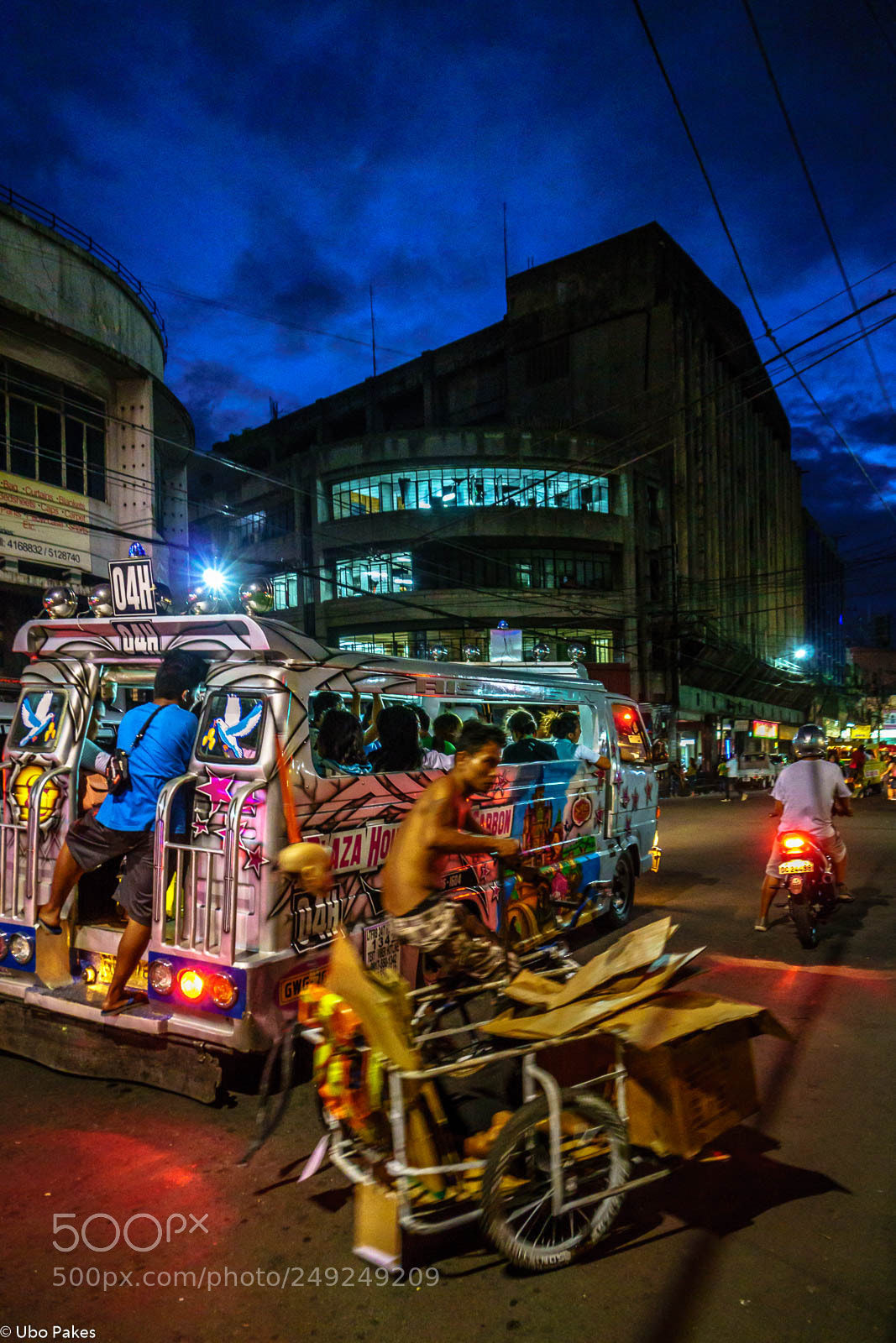 Sony a6300 sample photo. Evening rush hour photography
