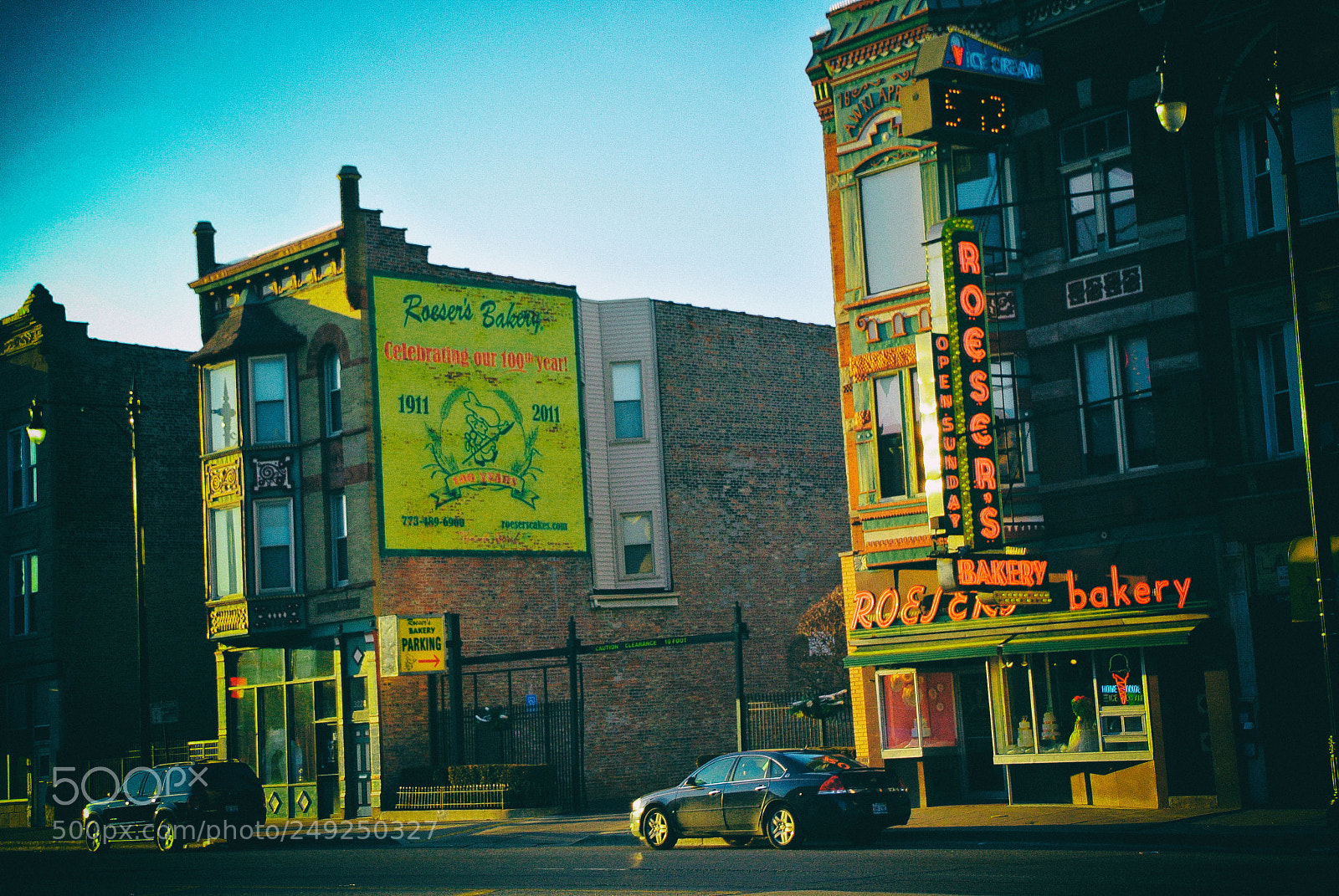 Nikon 1 V1 sample photo. Roeser's bakery a chicago photography